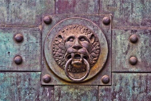 梦见铁门是什么意思 梦见铁门是什么意思