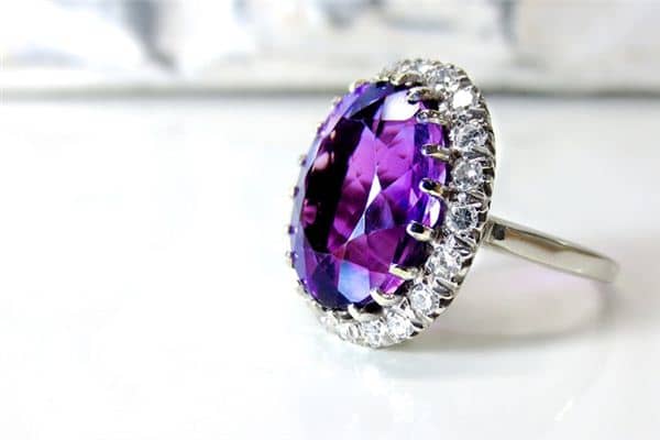 梦见首饰是什么意思 梦见首饰是什么意思