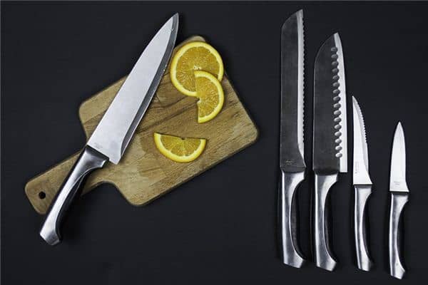 梦见菜刀是什么意思 梦见菜刀是什么意思