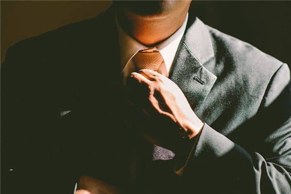 梦见系领带是什么意思 梦见系领带是什么意思