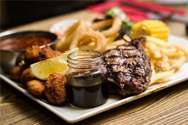 梦见美餐是什么意思 梦见美餐是什么意思