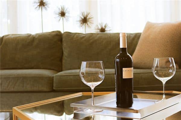 梦见高脚杯是什么意思 梦见高脚杯是什么意思