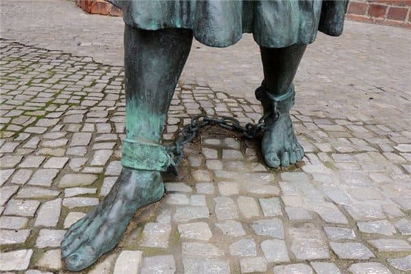 梦见枷锁是什么意思 梦见枷锁是什么意思