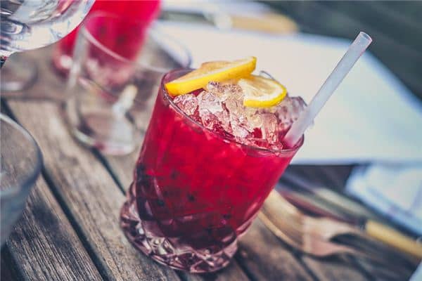 梦见鸡尾酒是什么意思 梦见鸡尾酒是什么意思