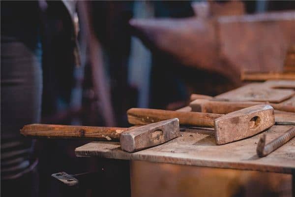 梦见铁锤是什么意思 梦见铁锤是什么意思