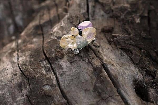 梦见宝石胸针是什么意思