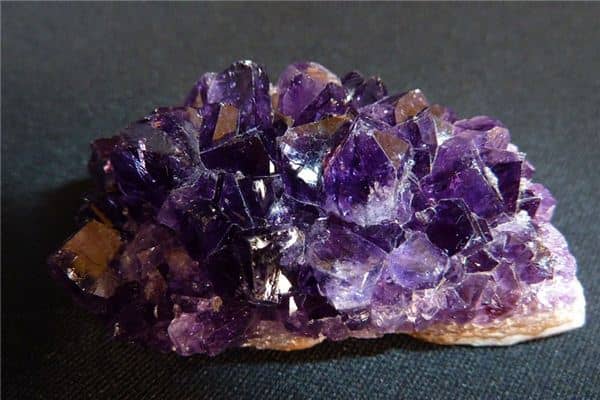 梦见宝石是什么意思 梦见宝石是什么意思