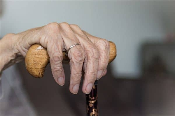 梦见手杖是什么意思 梦见手杖是什么意思
