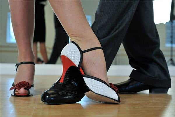 梦见小步舞是什么意思 梦见小步舞是什么意思