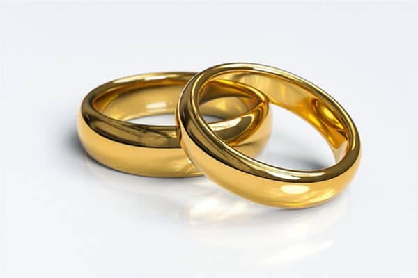 梦见捡金首饰是什么意思 梦见捡金首饰是什么意思