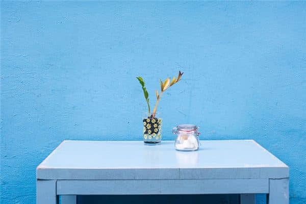 梦见桌子是什么意思 梦见桌子是什么意思