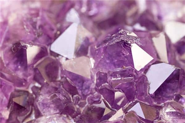 梦见水晶是什么意思 梦见水晶是什么意思