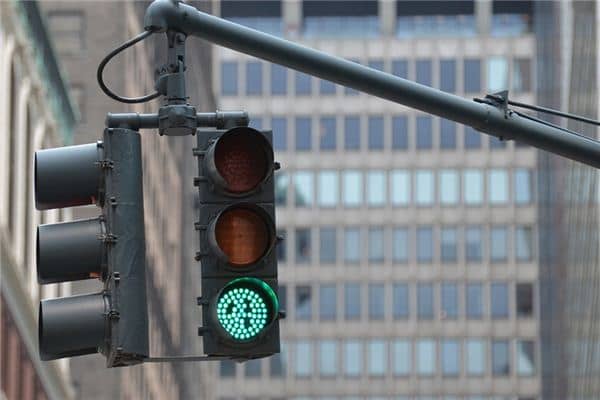 梦见绿灯是什么意思 梦见绿灯是什么意思