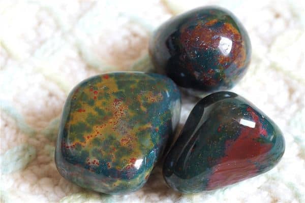 梦见鸡血石是什么意思 梦见鸡血石是什么意思