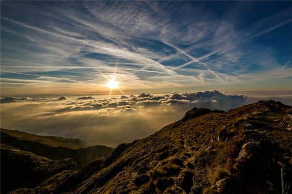 梦见太阳坠落是什么意思 梦见太阳坠落是什么意思