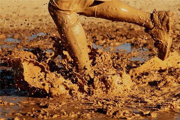 梦见泥巴是什么意思 梦见泥巴是什么意思