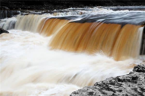 梦见山洪是什么意思 梦见山洪是什么意思