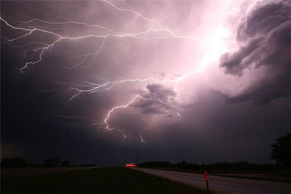梦见天暗无光是什么意思 梦见天暗无光是什么意思