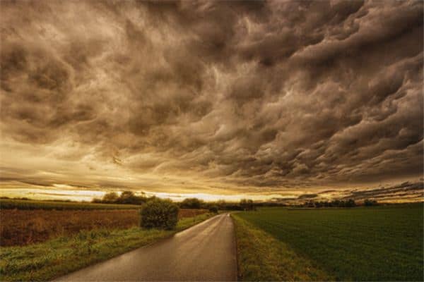梦见天空低垂是什么意思 梦见天空低垂是什么意思