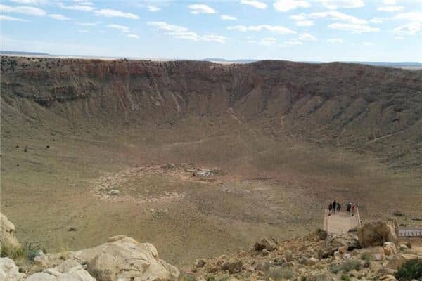 梦见大坑是什么意思 梦见大坑是什么意思