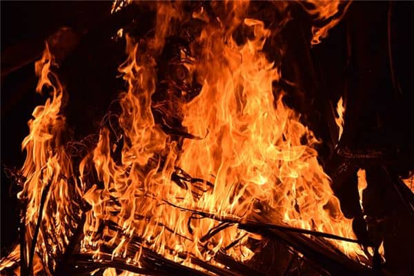 梦见山中起火是什么意思