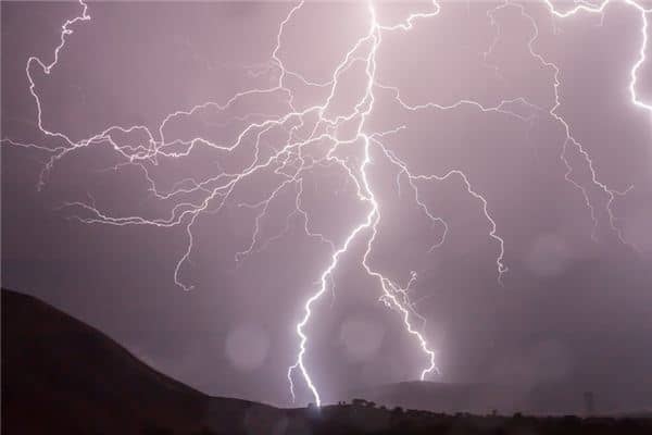 梦见闪电是什么意思 梦见闪电是什么意思