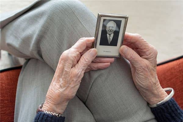 梦见丈夫死了 梦见丈夫死了