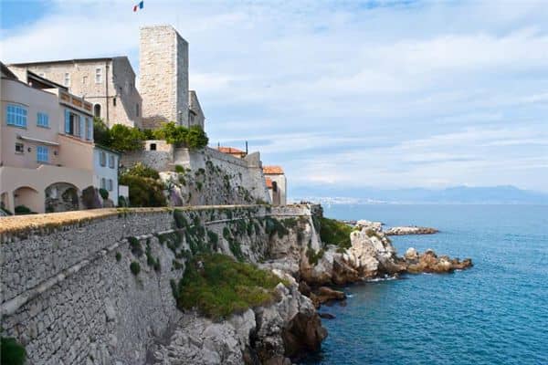 梦见住进城堡里