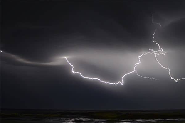 梦见自己被雷劈 梦见自己被雷劈