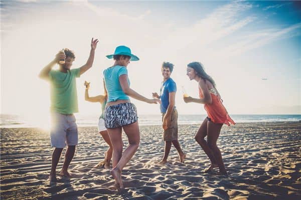 梦见与朋友一起旷课到处游荡