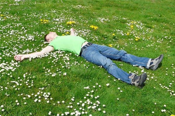 梦见朋友摔死了 梦见朋友摔死了