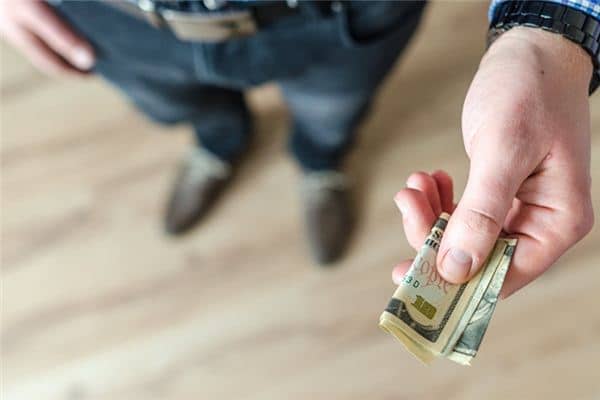 梦见自己捡到很多钱 梦见自己捡到很多钱