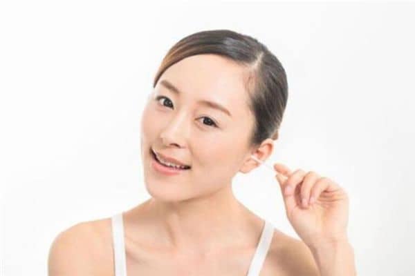 梦见耳朵里掏出好多耳屎