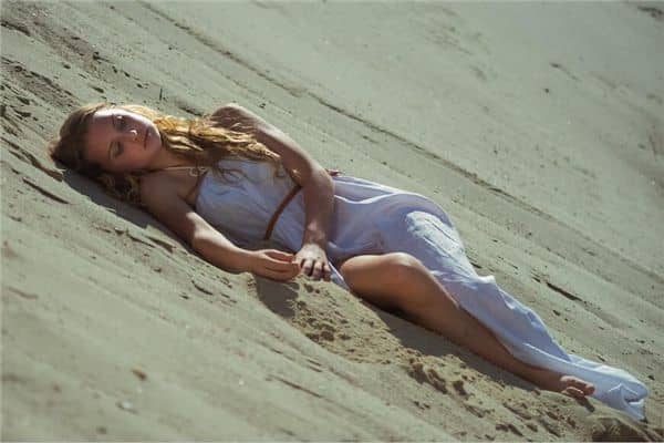 梦见昏倒在敌人面前