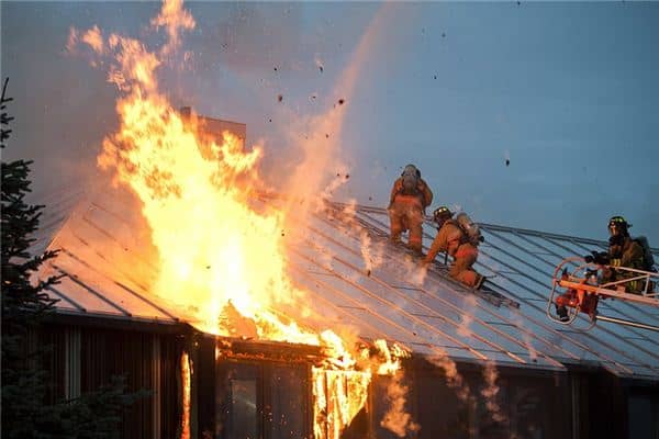 梦见房顶着火是什么意思 梦见房顶着火是什么意思