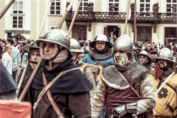 梦见参加政治或宗教游行