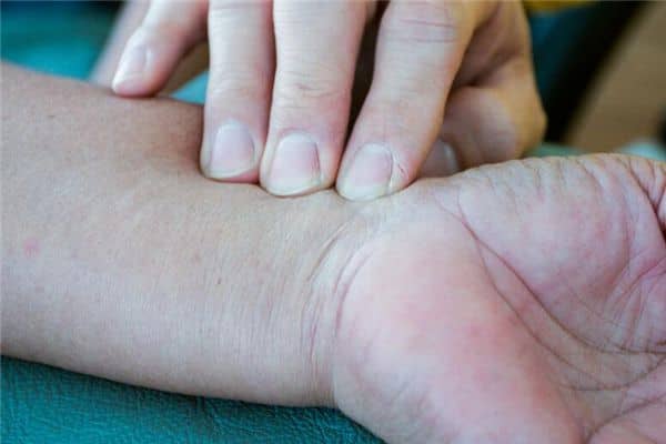 梦见给仇人号脉