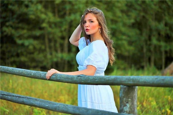 梦见女子肚子发胀