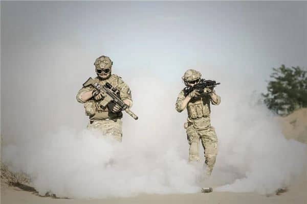 梦见自己和敌人在山谷欢聚