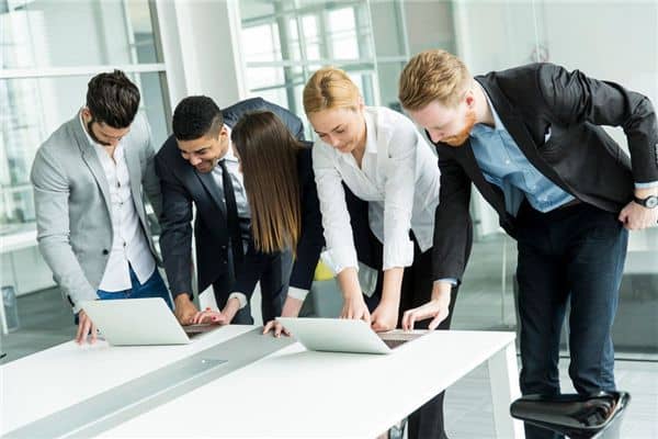 梦见工作人员裤子