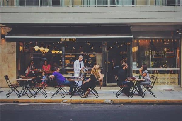 梦见解雇服务员