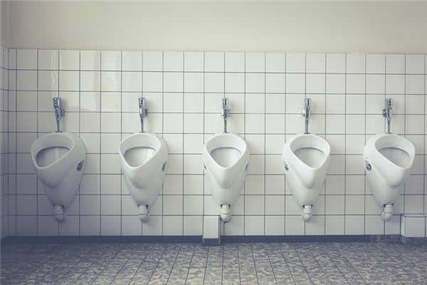 梦见厕所小便 梦见厕所小便