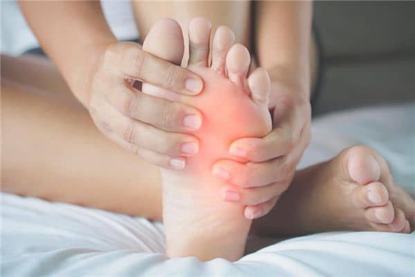 梦见给妻子拔脚上的刺