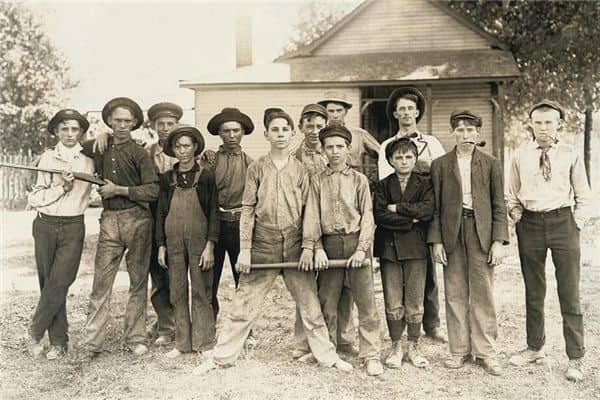 梦见穿脏衣服的人聚集在一起