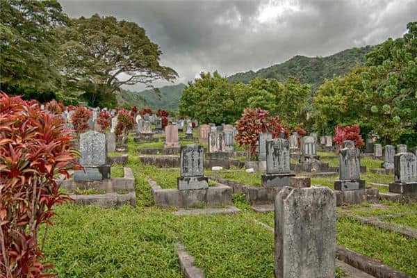 梦见好多坟墓 梦见好多坟墓