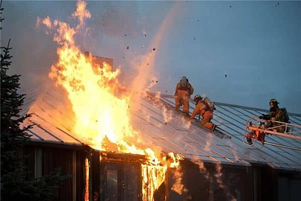 梦见屋顶起火