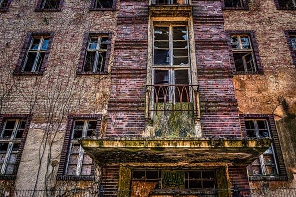 梦见自己住破房子 梦见自己住破房子