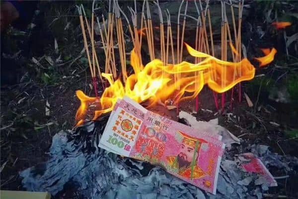 梦见捡死人钱 梦见捡死人钱