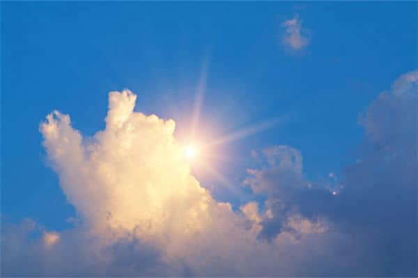 薄薄的云翳却能遮蔽阳光