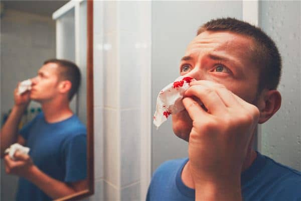 梦见别人流鼻血 梦见别人流鼻血